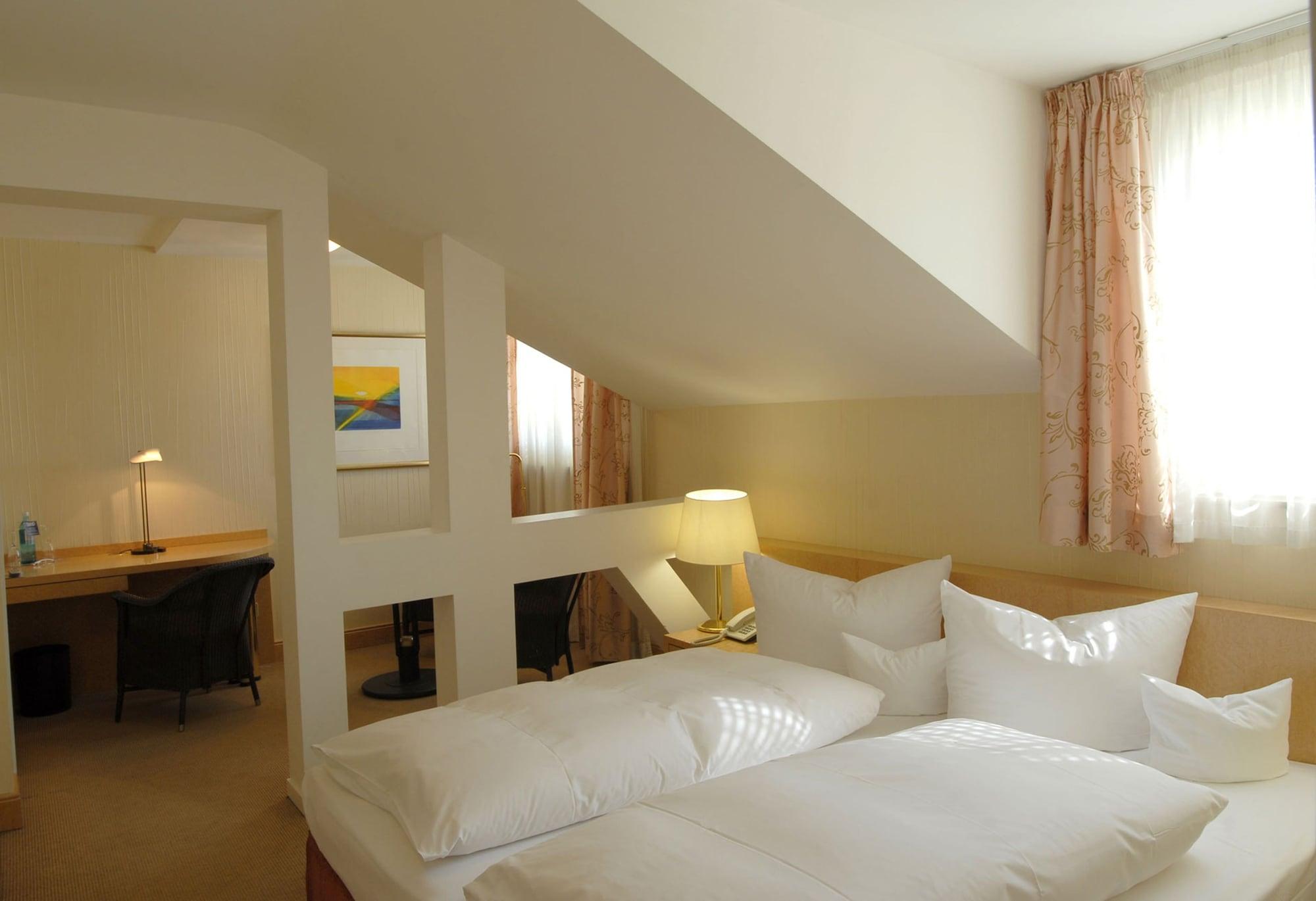 Dom Hotel Limburg Лимбург-на-Лане Екстериор снимка