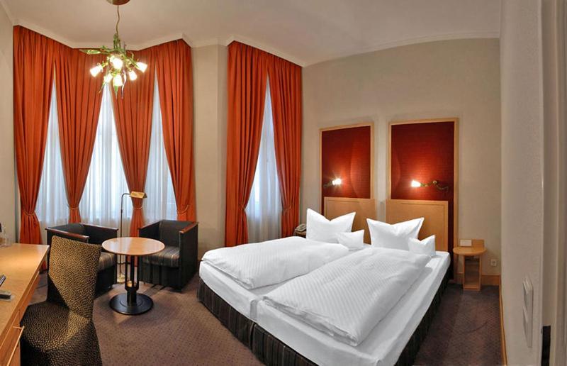 Dom Hotel Limburg Лимбург-на-Лане Стая снимка